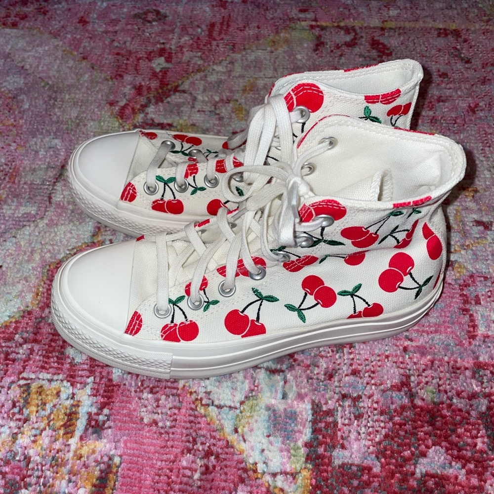 cherry high top platform converse size US 7 women’s